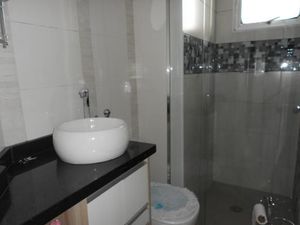 Image 10 - 813661