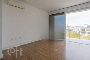 Image 8 - 813856