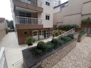 Image 14 - 813934