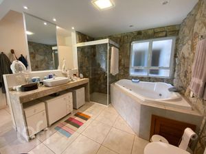 Image 32 - 814118