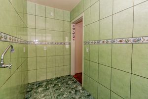 Image 8 - 814164