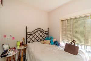 Image 10 - 814203