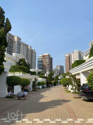 Image 29 - 815136