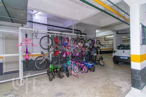 Image 33 - 815298