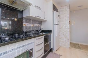 Image 7 - 815298
