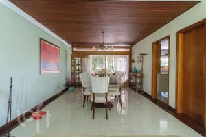 Image 10 - 815690