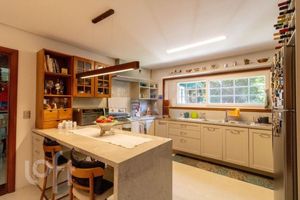 Image 17 - 815690