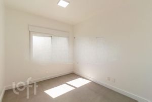 Image 11 - 816488