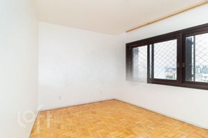 Image 19 - 816551