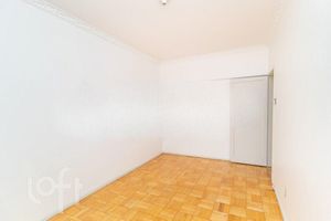 Image 18 - 816551