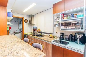 Image 6 - 816572