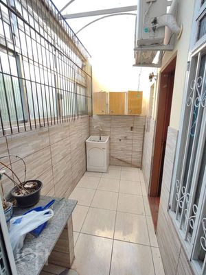 Image 19 - 816597
