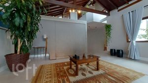 Image 38 - 816810