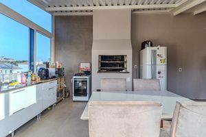 Image 18 - 816898