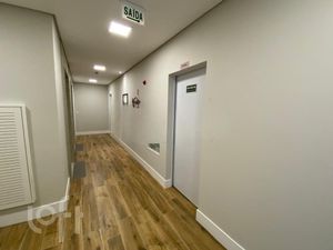 Image 32 - 817001
