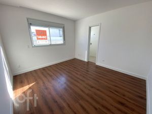 Image 19 - 817001