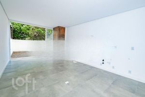 Image 9 - 817537