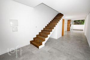 Image 3 - 817540
