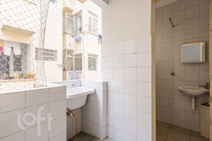 Image 16 - 817932