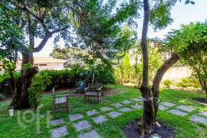 Image 18 - 818195