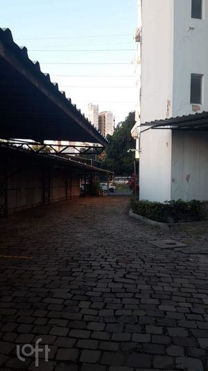 Image 22 - 818230
