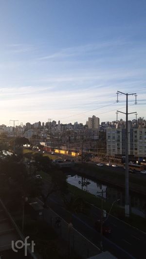 Image 20 - 818230