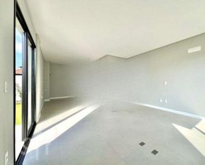Image 5 - 818299