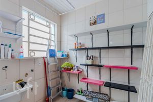 Image 19 - 818318