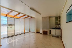 Image 35 - 818318