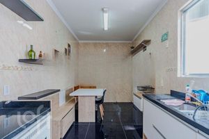 Image 18 - 818318