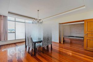 Image 9 - 818318
