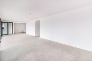 Image 4 - 818395