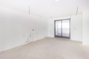 Image 10 - 818395