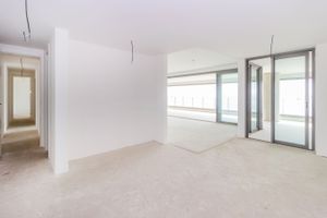 Image 12 - 818395