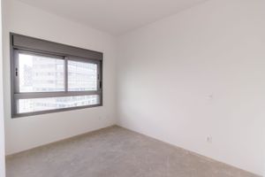 Image 21 - 818395