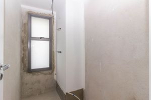 Image 32 - 818395
