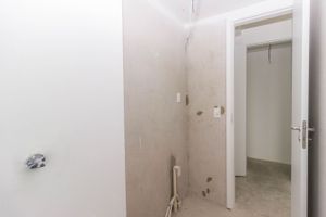 Image 33 - 818395