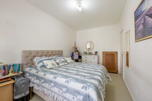 Image 9 - 818451
