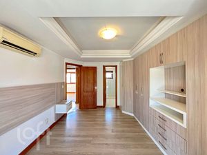 Image 19 - 818725