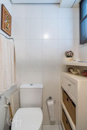 Image 19 - 818837