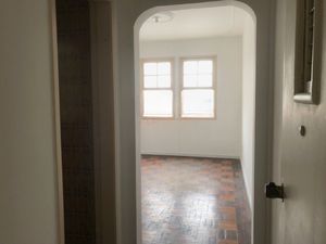 Image 2 - 818855