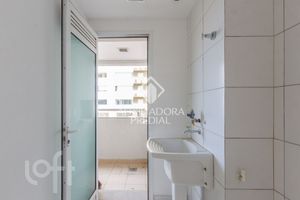Image 11 - 818932