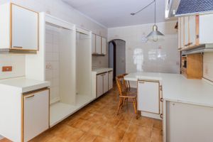 Image 33 - 819130