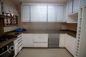 Image 25 - 819157