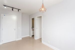 Image 4 - 819687