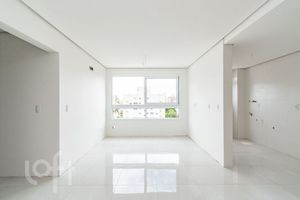 Image 19 - 819726