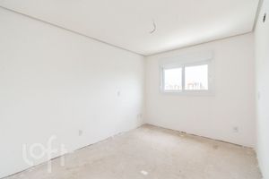 Image 24 - 819726