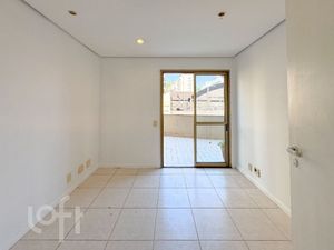 Image 30 - 819786