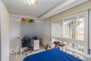 Image 15 - 819880