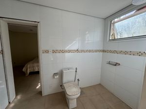 Image 19 - 819887